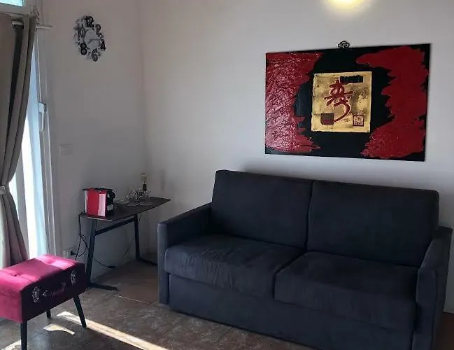 Casa Vacanze I Girasoli * فنتيميليا